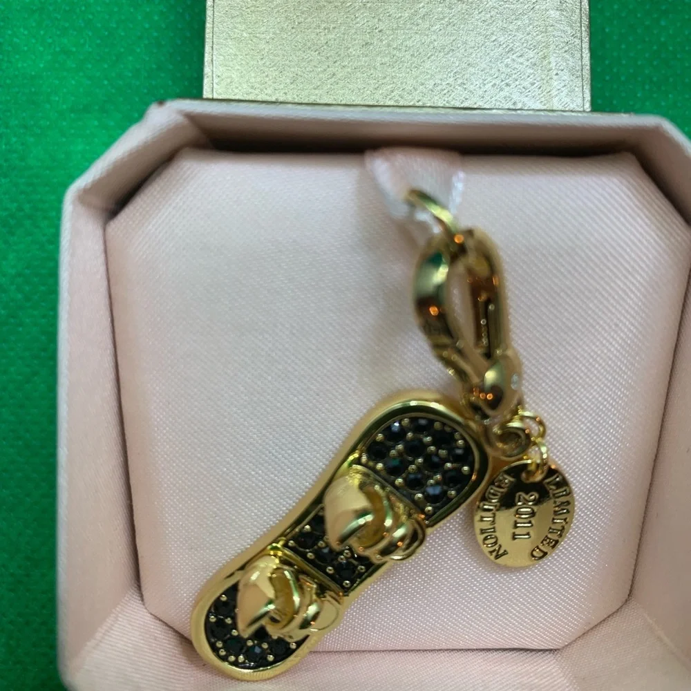 Juicy Couture Limited Edition Snowboard Charm - Picture 4 of 8